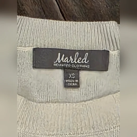 Marled-Red & White Striped- Crew Neck Sweater-"Love" Embroidered In Black- XS 🚢 - Picture 3 of 6